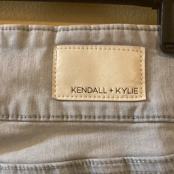 KENDALL + KYLIE - Picture 8 of 10